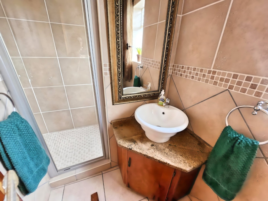 5 Bedroom Property for Sale in Doringkruin North West